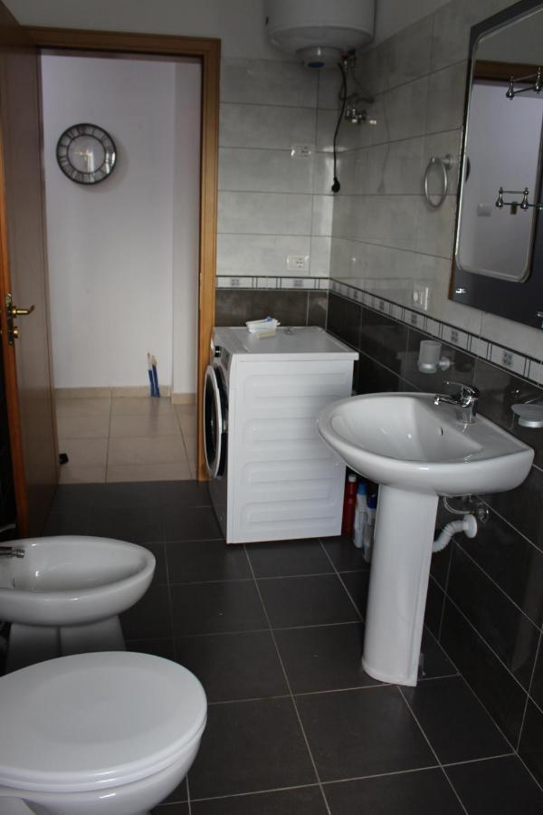 שקודר Comfy City Center Apartment מראה חיצוני תמונה